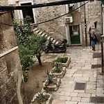 Malena Palace Experience Gostinjska kuća