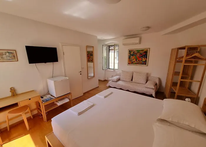 Guest house Malena Palace Experience 3*