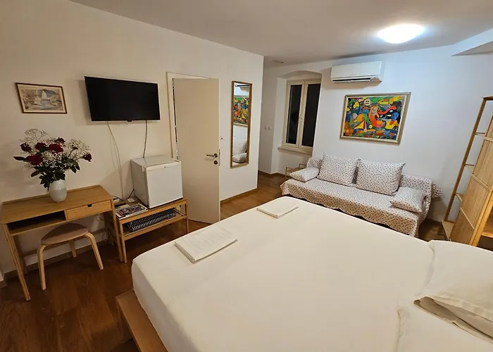 Malena Palace Experience Guest house Split