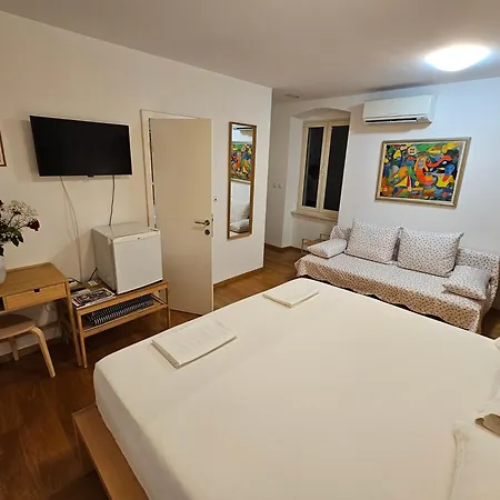 Malena Palace Experience بيت ضيافة سبليت